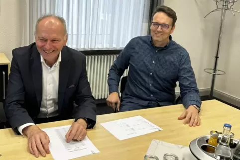 Stadtwerke-Chef Werner Brennemann (links) und Henning Braun, Leiter Vertrieb und Energiebeschaffung, beim Pressegespräch am Frei