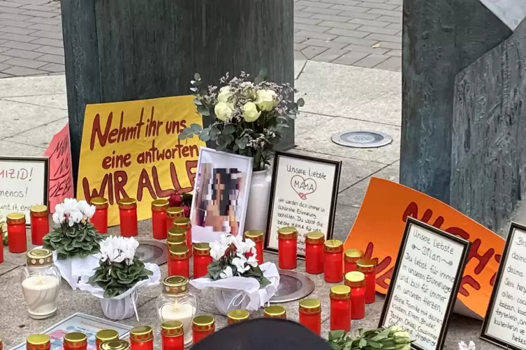 Viele Plakate enthalten emotionale Botschaften.