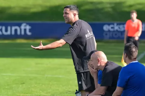 Mechtersheims Trainer Nauwid Amiri.