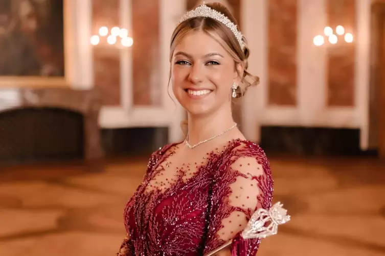 Leonie I. repräsentiert die Hessemer Kiesbolle in der nun beginnenden Fasnachtssaison. 