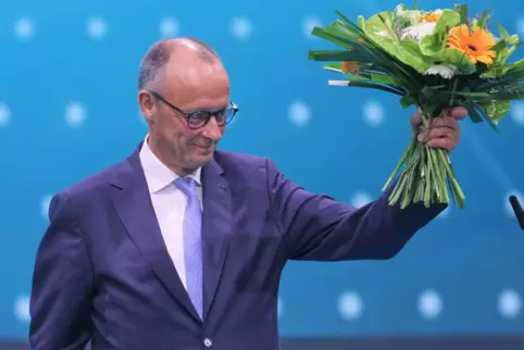 Blumen zum Geburtstag? Nicht von der RHEINPFALZ. Von uns bekommt Kanzler Merz einen bunten Strauß an Wünschen. 