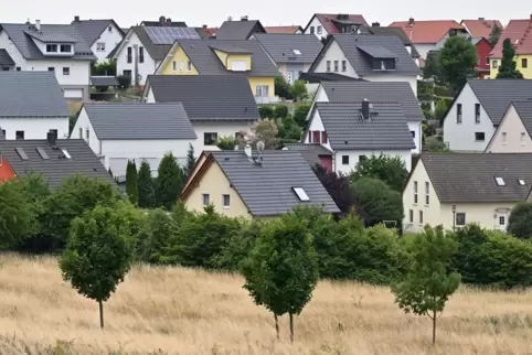Ein neues oder älteres, ein größeres oder kleineres Haus, vielleicht kernsaniert? All das spielt für die Ermittlung der Grundste