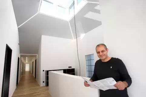In seinen Neubau im Gewerbegebiet von Pleisweiler hat Farhoud Bolourchi nach eigenen Angaben einen hohen sechsstelligen Betrag i