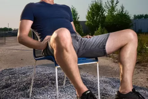 Seinen Gartenstuhl hat Rolf Miller immer dabei.
