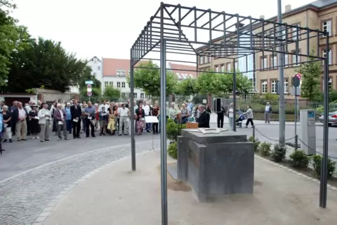 2005: Einweihung der Gedenkstätte an ihrem heutigen Ort. 
