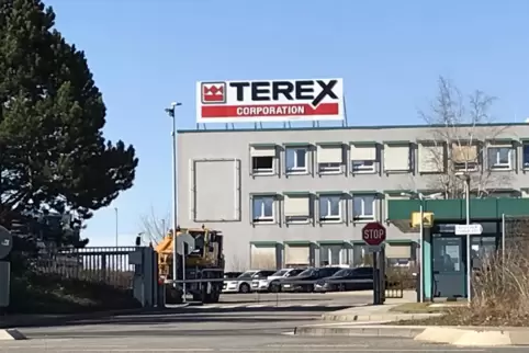 Das Werk Wallerscheid (Foto) wurde Anfang der 90er Jahre gebaut, als die heutige Firma Tadano noch Mannesmann-Demag hieß [nicht Das Werk Wallerscheid (Foto) wurde Anfang der 90er Jahre gebaut, als die heutige Firma Tadano noch Mannesmann-Demag hieß [nicht