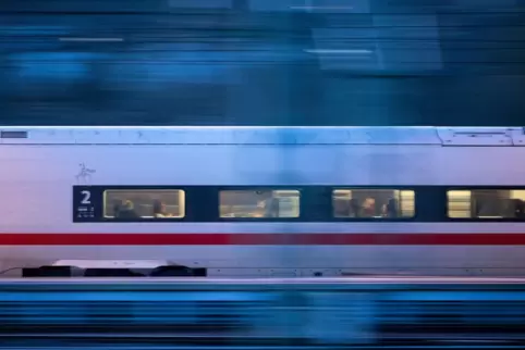 Unterwegs mit dem ICE: Unsere Autorin hat kurz die erste Klasse genossen. Nach einem Zugwechsel dachte sie, die dürfe nicht mehr