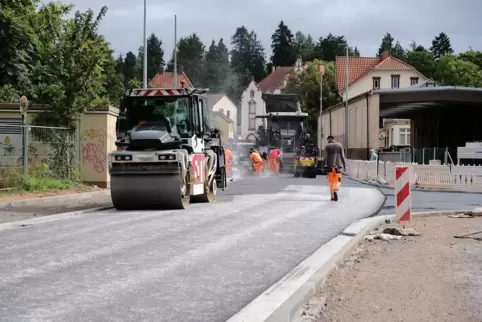 Fast neun Millionen sollen nächstes Jahr in den Straßenbau fließen. Das Foto zeigt den laufenden Ausbau der Schlachthofstraße. 