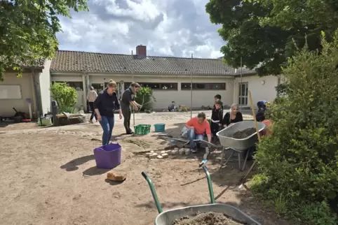 Damit die Kinder in der Kindertagestätte Arche Noah wieder mehr Spielmöglichkeiten im Außenbereich haben, gab es einen großen Ar