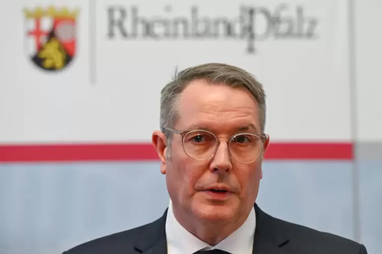Ministerpr&auml;sident Alexander Schweitzer (SPD) soll bei der Galanacht der FCV zum Ritter geschlagen werden. 