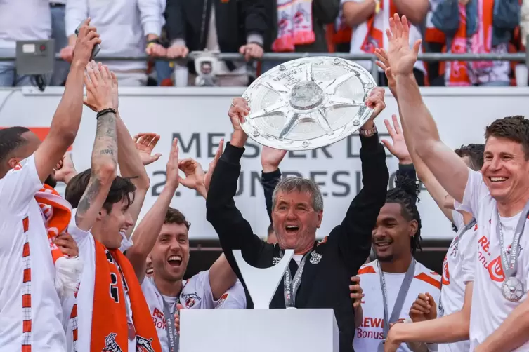 In der vergangenen Saison f&uuml;hrte Friedhelm Funkel den 1. FC K&ouml;ln zum Bundesliga-Aufstieg. 