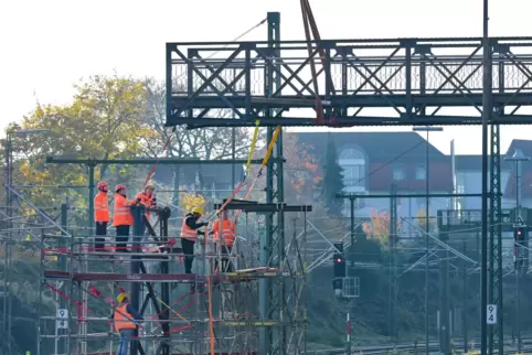 Viadukt-Brücke kehrt zurück: finanziell aus dem Ruder gelaufenes Projekt. 