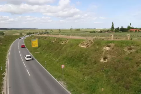 Die B271 hier in Höhe Kirchheim dient als Umleitungsroute für Fahrer, die von Obrigheim den Ortsteil Mühlheim erreichen wollen. 