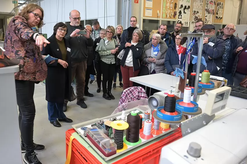 Im PFI und im ISC informierte sich die Delegation über die Schuhproduktion.