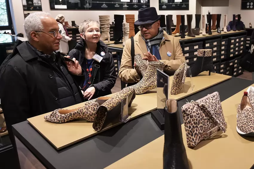 Beim Besuch der Schuhstadt durfte ein Abstecher der französischen Delegation in die Schuh-Outlets nicht fehlen.