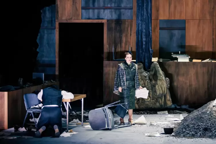 Szene aus &bdquo;Lohengrin&ldquo; mit Dorothea Spilger. 