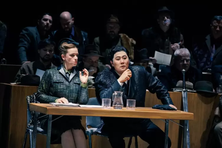 Szene aus &bdquo;Lohengrin&ldquo; mit Dorothea Spilger und Kihun Yoon. 