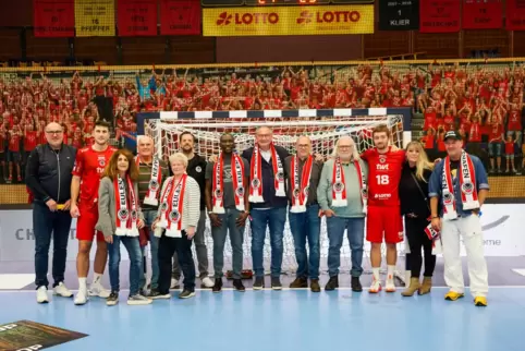 Mitglieder des Kenia-Vereins aus Pirmasens waren beim Spiel der Eulen Ludwigshafen gegen TuS N-Lübbecke zu Gast. 