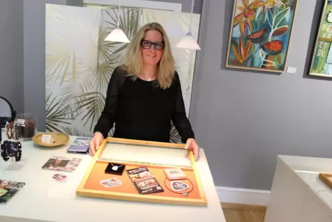 Schmuckdesignerin Katja Ehmke mit ihrer Kollektion „Rock&Roll Jewellery“. 