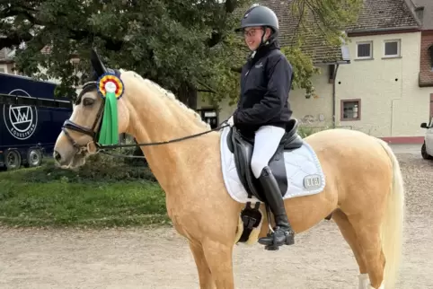 Das Glück dieser Erde liegt auf dem Rücken der Pferde: Charlotte Morsey aus Dudenhofen.