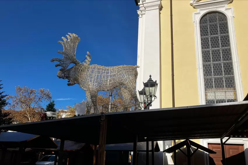 Zum Weihnachtsmarkt gehört auch Deko.