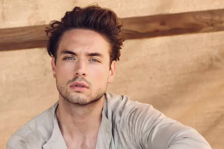 Als Simon Fox hat der 29-J&auml;hrige regelm&auml;&szlig;ig Modeljobs, hier eine Aufnahme von einem Fotoshooting auf Mallorca. 