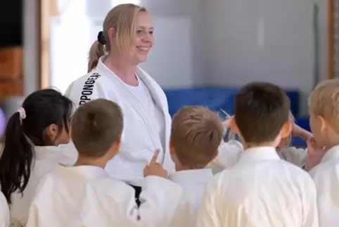 Im Kreise ihrer Liebsten: Alexandra Schölch-Rectanus trainiert den Nachwuchs des Judosportvereins Speyer.