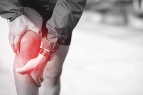 Das Läuferknie zählt zu den häufigsten Beschwerden bei Joggern. 