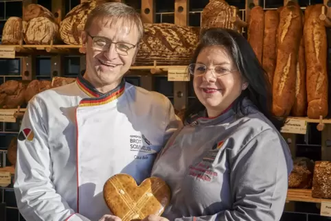 Setzen in der Vorweihnachtszeit auf traditionelle Lebkuchen: Claus Becker, Obermeister der Pfälzer Bäckerinnung, und Ehefrau Sil