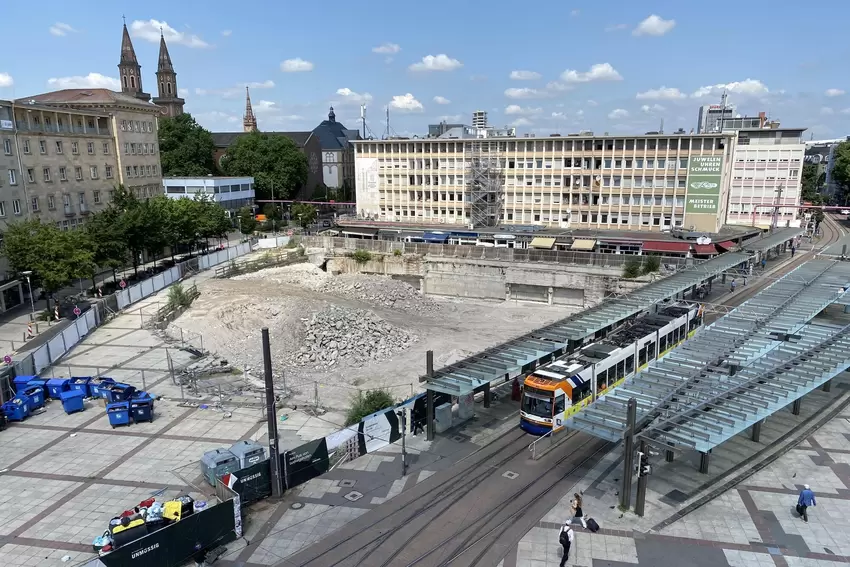 Das »Loch«: Baugrube am Berliner Platz.