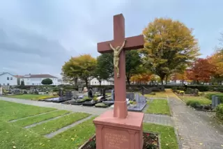 In Spesbach gibt es einer von zahlreichen kleinen Dorffriedhöfen im Landkreis – allein Hütschenhausen hat drei davon. 