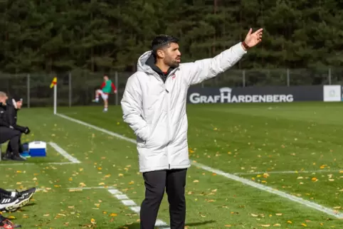 Zeigt den Weg: U17-Trainer Mauricio De Vico.