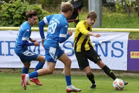 Am Ball im Spiel gegen den FK Pirmasens: Luca Schlee.