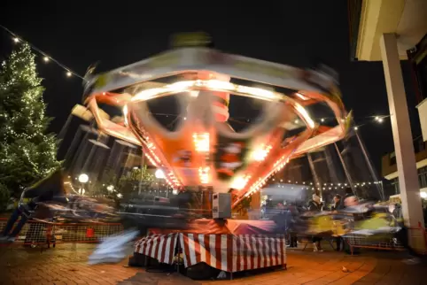 Der Mutterstadter Weihnachtsmarkt lockt an den ersten beiden Adventswochenenden mit seinem bunten Treiben und der Ausstellung de