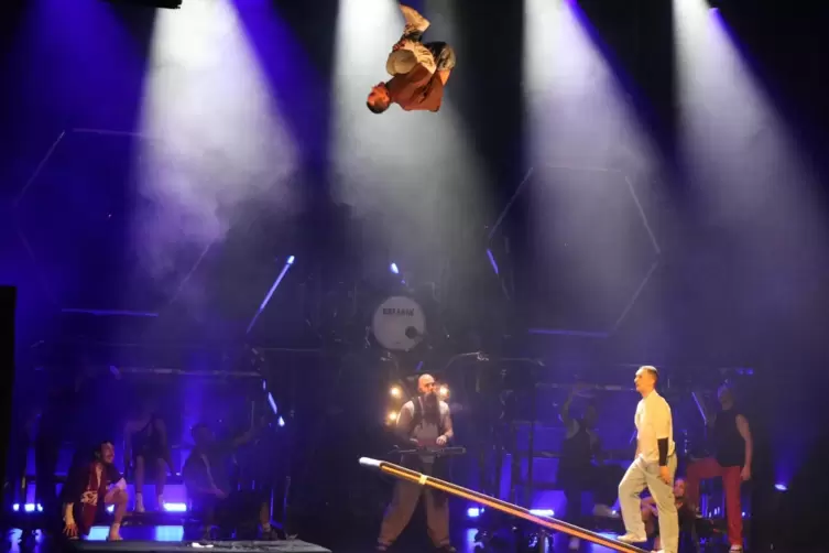 Umwerfende Einzelnummern verbinden sich bei „Breakin Circus“ über den Rhythmus ... 
