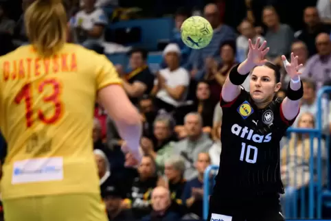 Steht im deutschen WM-Aufgebot: Mareike Thomaier (rechts).