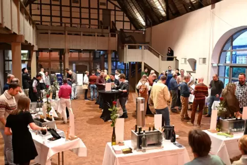  Der Von-Busch-Hof bot die Kulisse für die Weinpräsentation des Forums Pfalz.