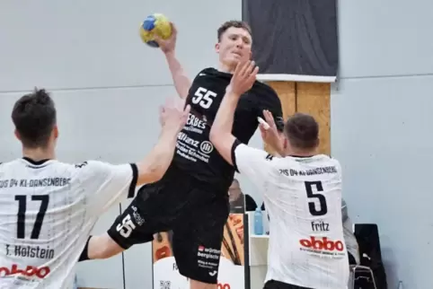 Bastian Schleidweiler (am Ball) ist wieder da. 