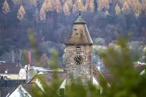 Zum Adventsfenster treffen sich die Niederauerbacher jeden Donnerstag an der Zwinglikirche.