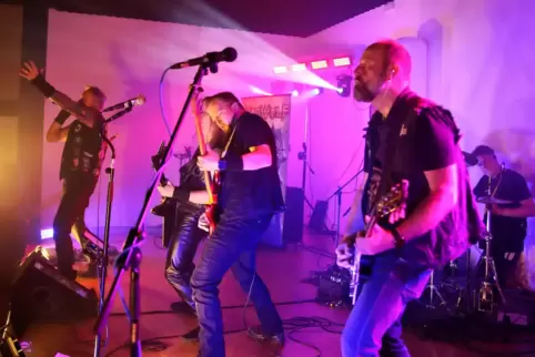 Höhepunkt der Headbangers Night: Warwolf aus Köln mit Leadsänger Andreas Lipinski.
