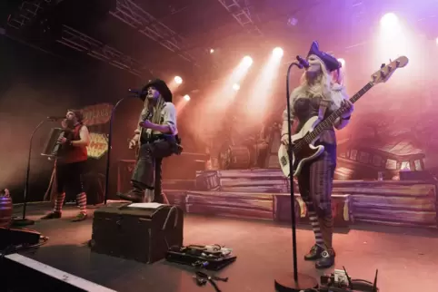 Stilechte Outfits: Mr. Hurley und die Pulveraffen .