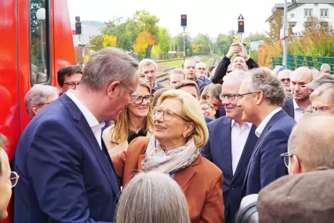 Saar-Ministerpräsidentin Anke Rehlinger (Mitte) kam am 11. Oktober nach Zweibrücken, um mit ihrem rheinland-pfälzischen Kollegen
