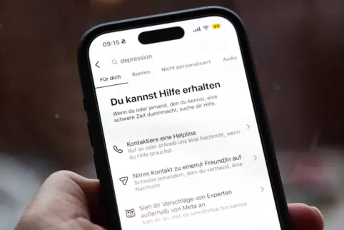 Viele Social-Media-Plattformen zeigen bei Suchanfragen zu sensiblen Themen wie Depressionen mittlerweile Hinweise auf Anlaufstel