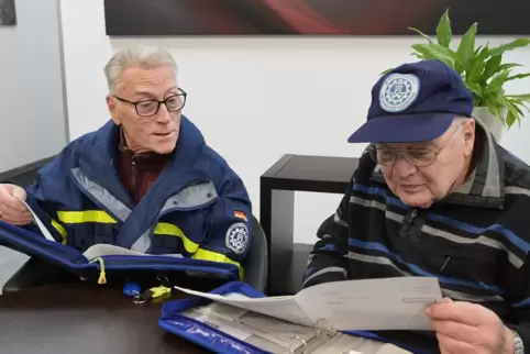 Seit Jahrzehnten beim THW: Dietmar Schaaf (links) und Manfred Geiger.