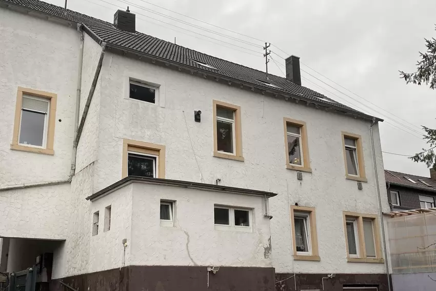 Die Rückansicht des Hauses, in dem der Gerichtsvollzieher sein Leben verlor.