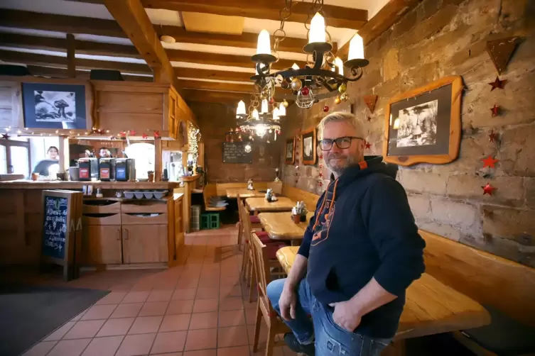 J&uuml;rgen Stern hat viele Kindheitserinnerungen an die Burg Landeck, nun darf er sich dort als Betriebsleiter der Burgsch&auml;nke austo