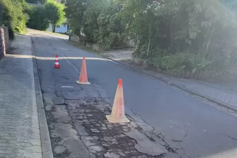Zunächst sollten nur die oberen 100 Meter bis in die Kurve ausgebaut werden. Das Foto stammt aus dem November 2024. 