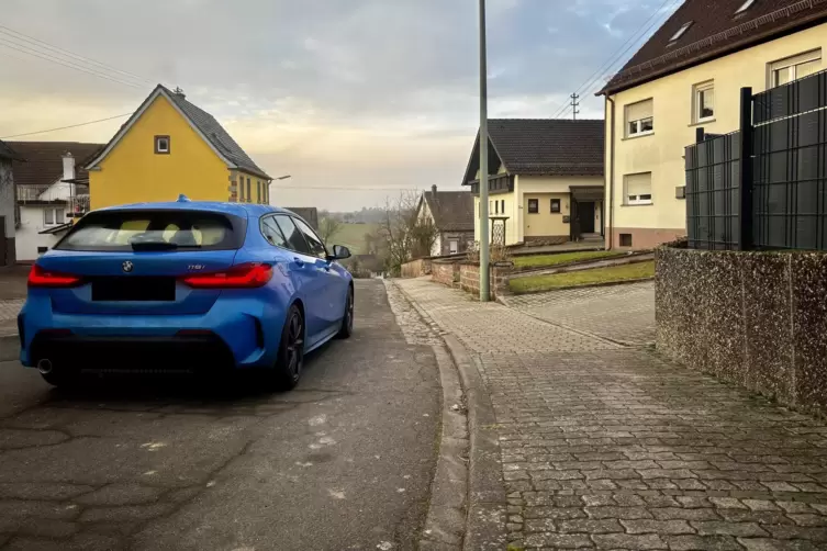 Die Heilbachstra&szlig;e f&uuml;hrt hinunter zur Aubergh&uuml;tte.