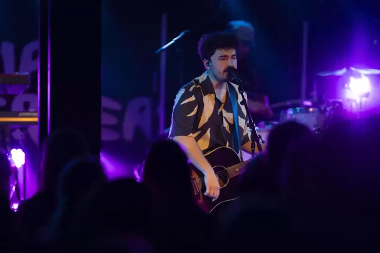 Seine Show kam bestens an: Philipp Dittberner im brechend vollen Cotton Club. 
