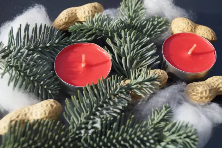 Teelichter geh&ouml;ren zur Adventszeit wie Pl&auml;tzchen und Adventskranz.